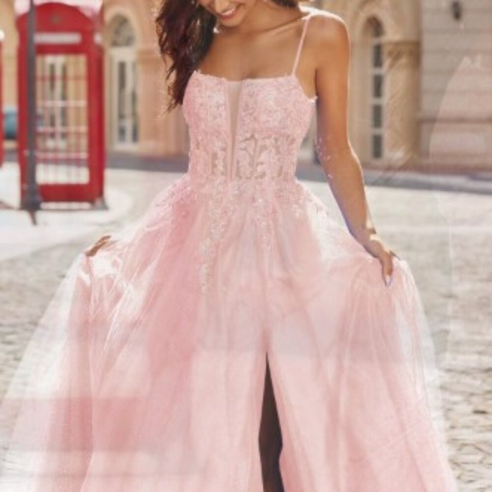 A-line Square Neckline Sleeveless Sweep Train Tulle Prom Dress